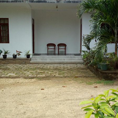 Hotel Gayan'S Udawalawe Exterior photo